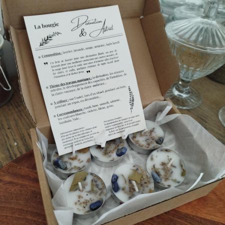 Exemple d'un colis de bienvenue ici avec des bougies rituelles